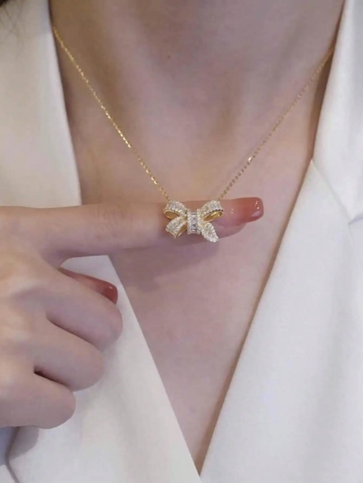 The Bow Necklace